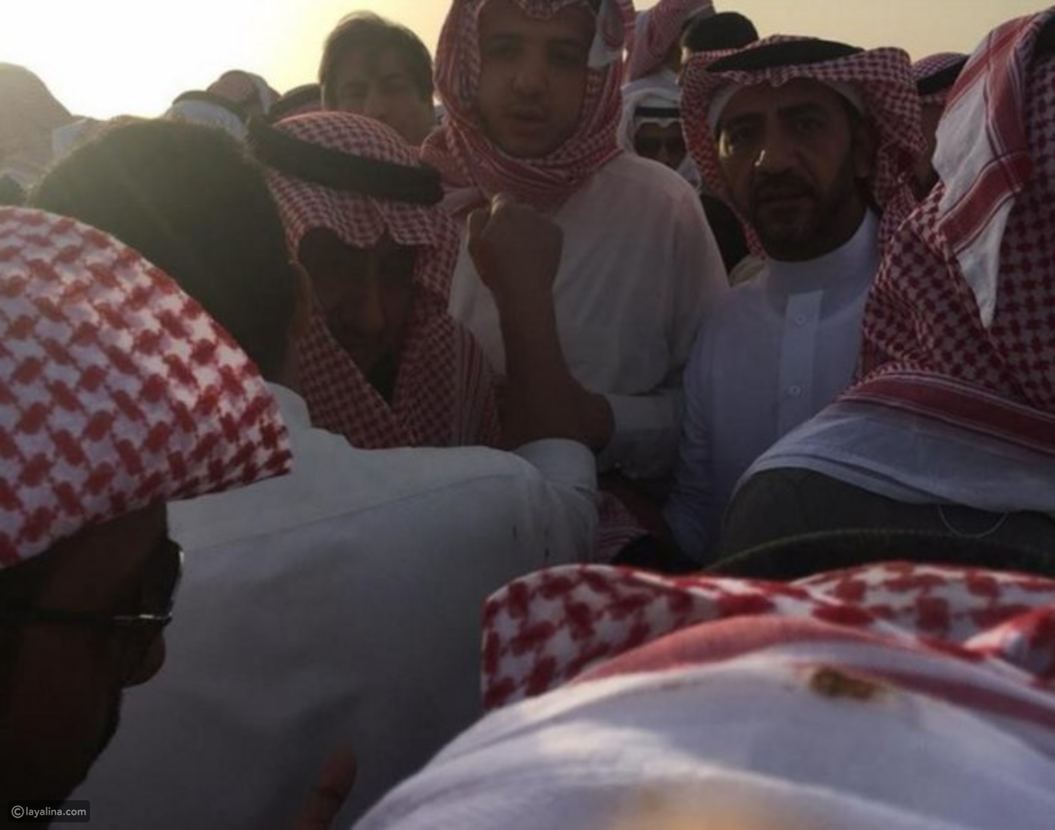 بكاء حار لناصر القصبي في جنازة والده