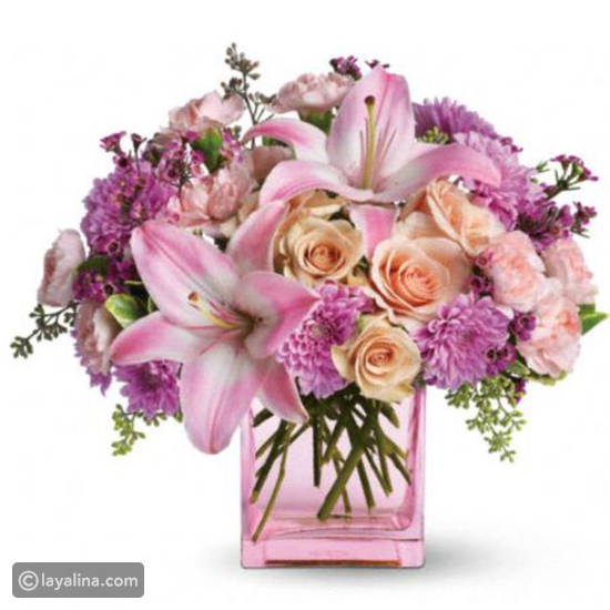 مزيج من الزهور الوردية اللون