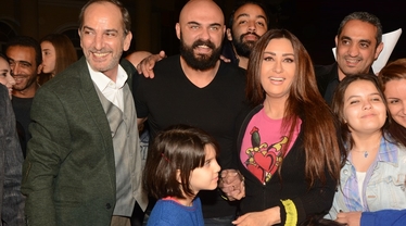 صور الفنانة لطيفة تحتفل بعيد ميلادها بحضور أسرة مسلسل 