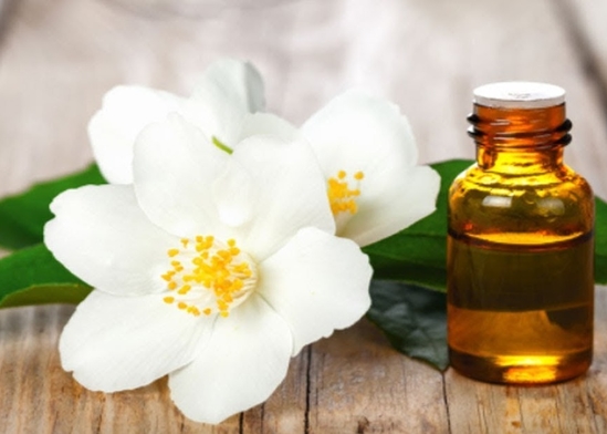 زيت السمسم للوجه قبل النوم فوائده