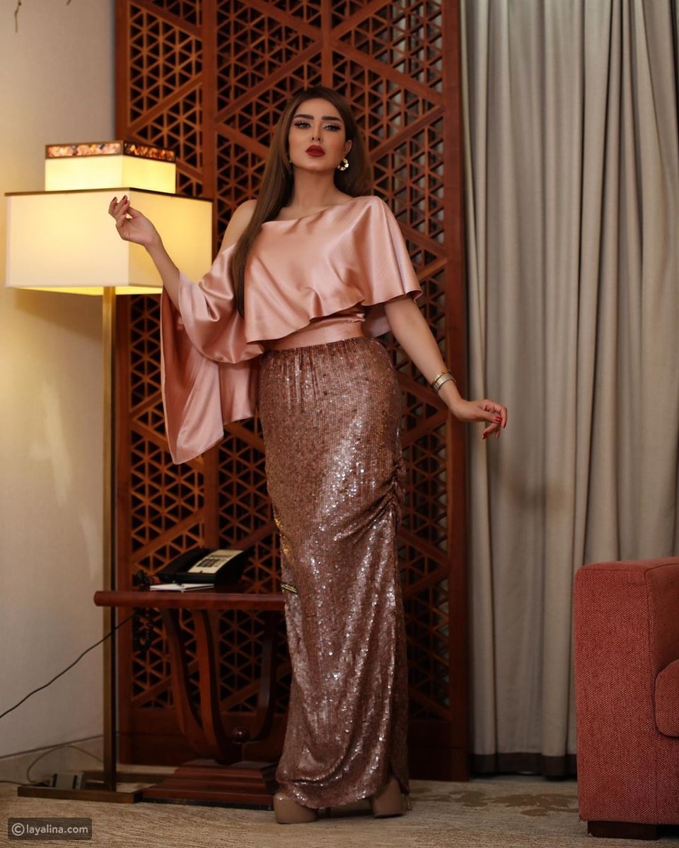 فساتين لعارضه الازياء مودل شادن