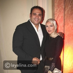 أكرم حسني مع زوجته