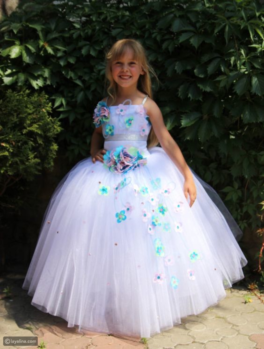 فستان زفاف للصغرات بتطريزة الزهور