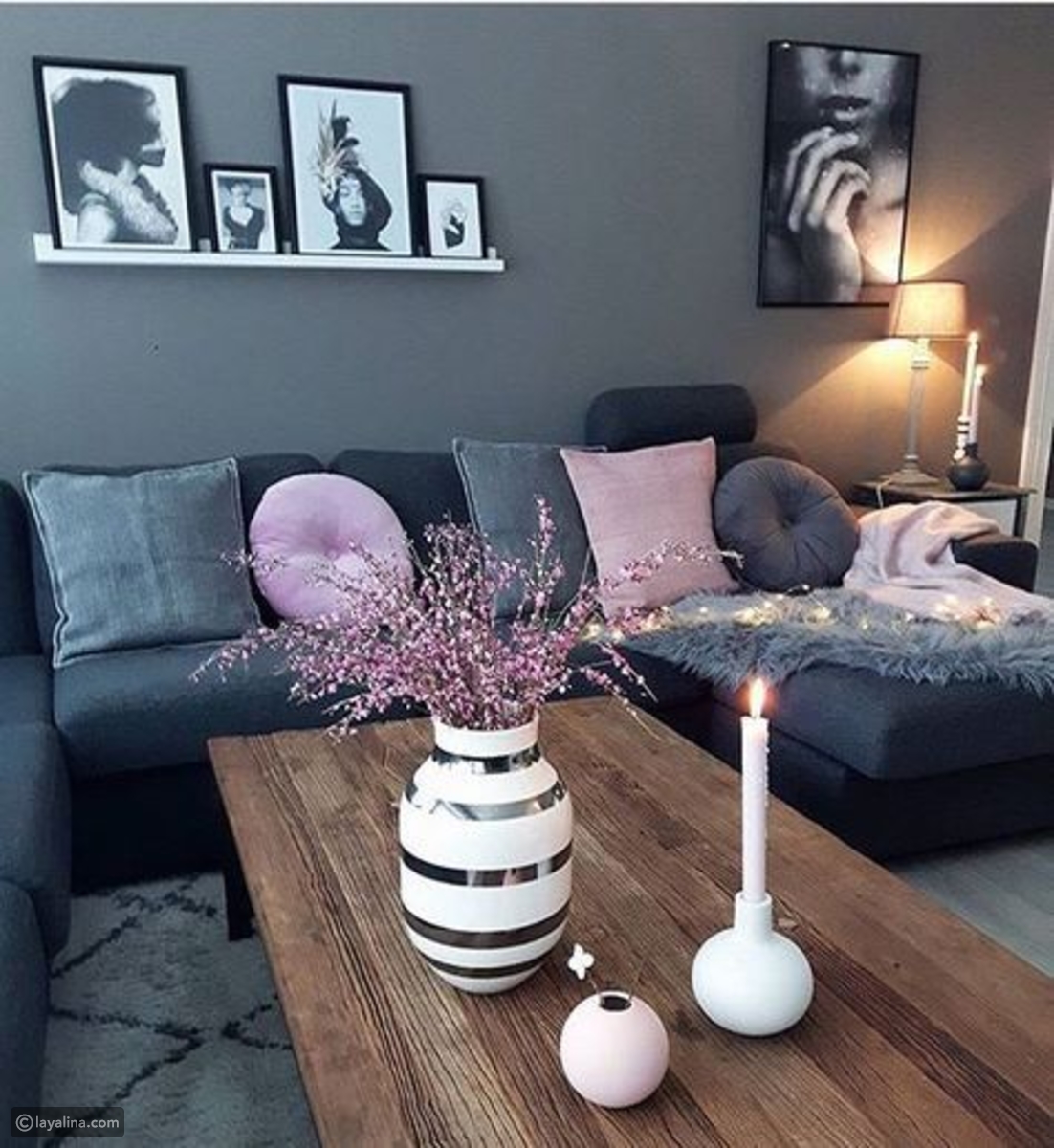 اكسسوارات وغرف جلوس وردي ورمادي