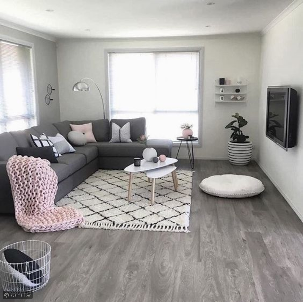 اكسسوارات وغرف جلوس وردي ورمادي