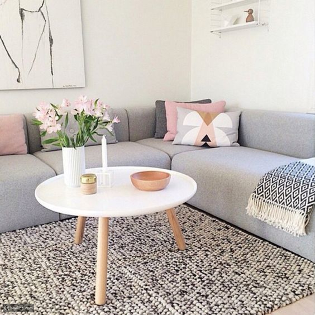 اكسسوارات وغرف جلوس وردي ورمادي