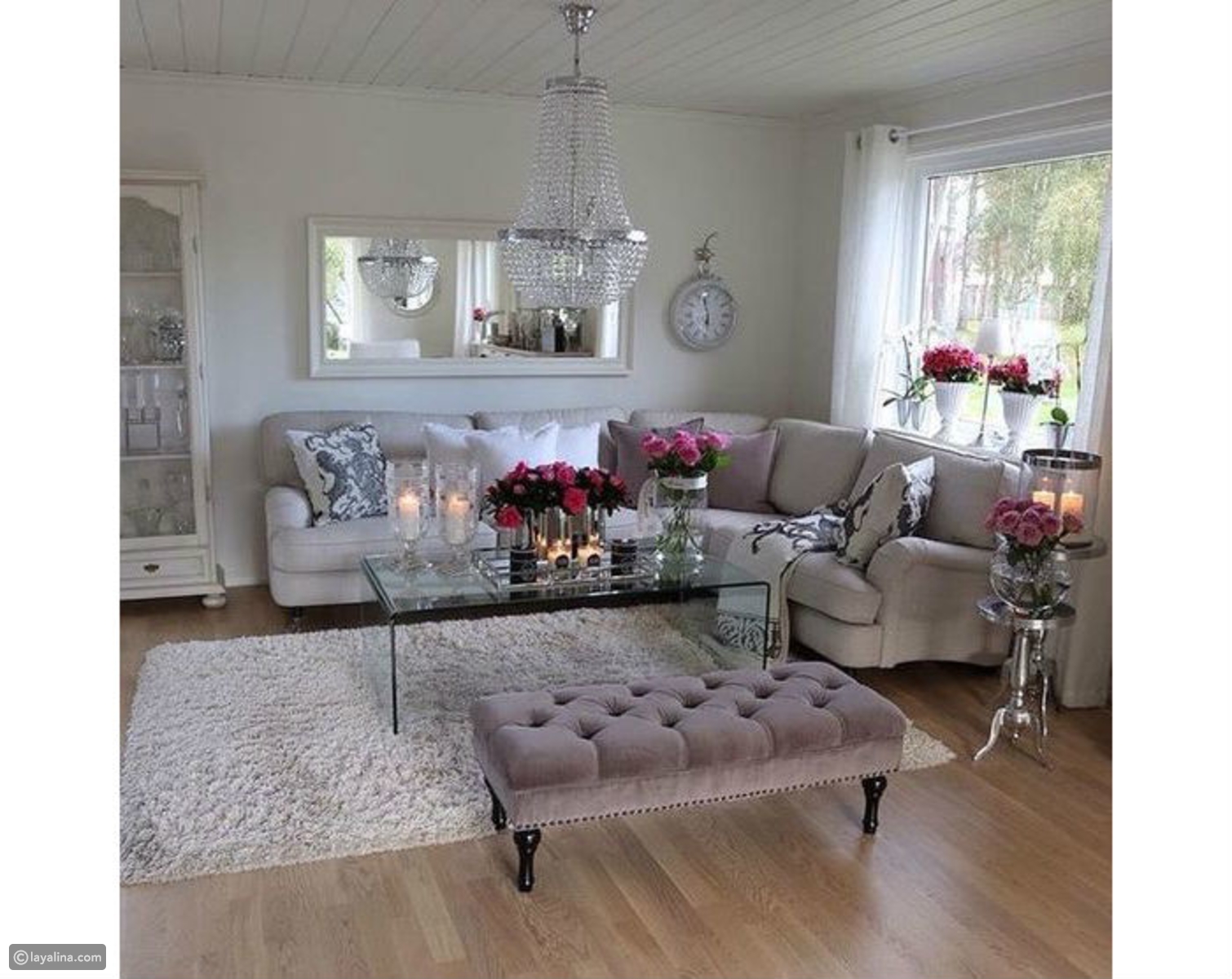 اكسسوارات وغرف جلوس وردي ورمادي