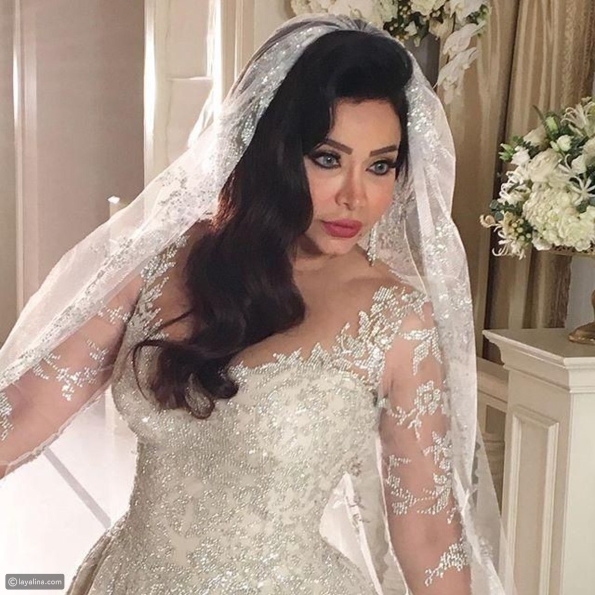 الإعلامية لجين عمران بفستان الزفاف