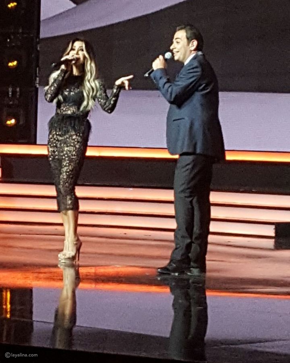 فساتين واطلالات نوال الزغبى المسرح