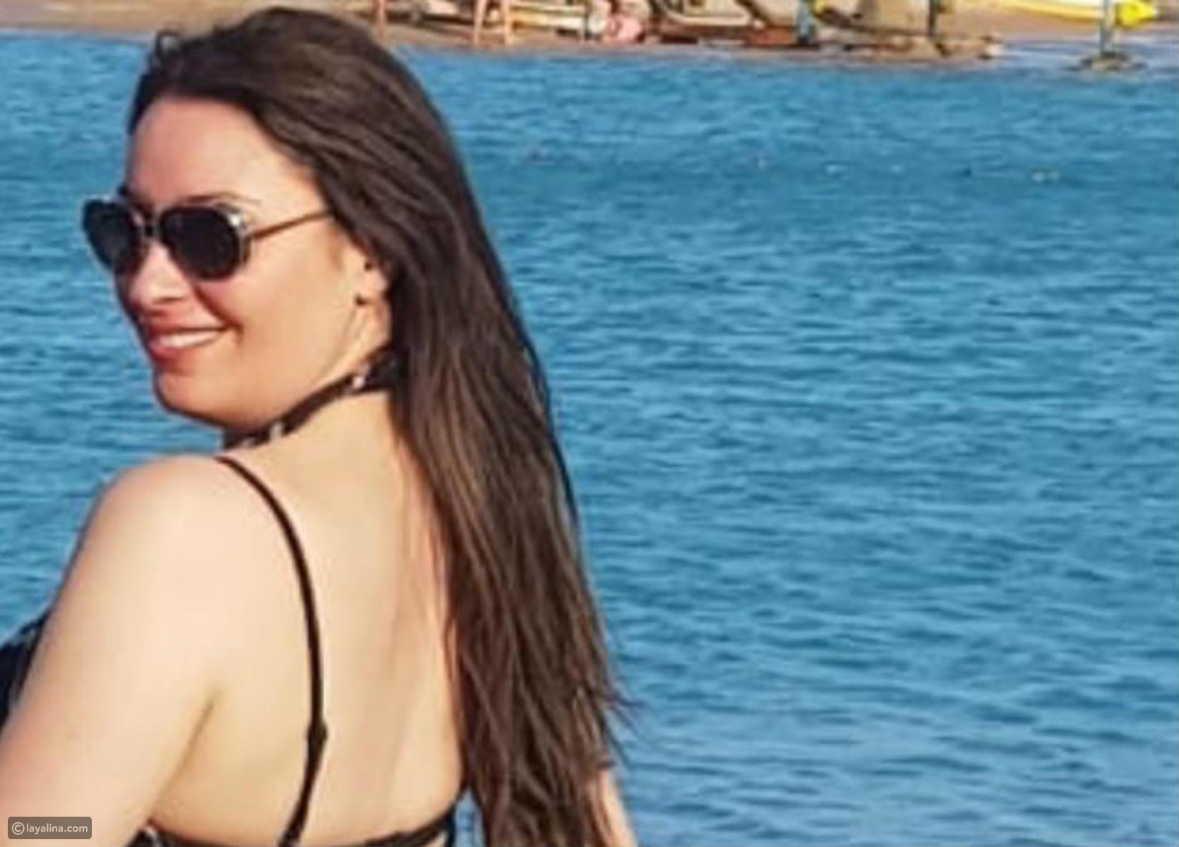 نرمين الفقي بإطلالة جريئة على البحر