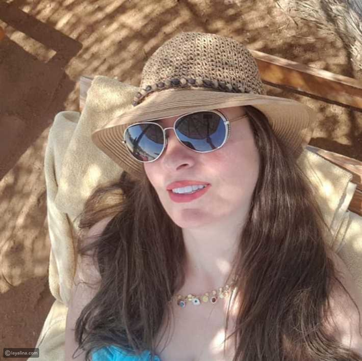 نرمين الفقي بإطلالة صيفية جريئة على البحر