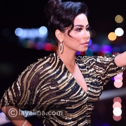 شيرين عبد الوهاب بقرطين على شكل حلقة بيضاوية مرصعة بالماس