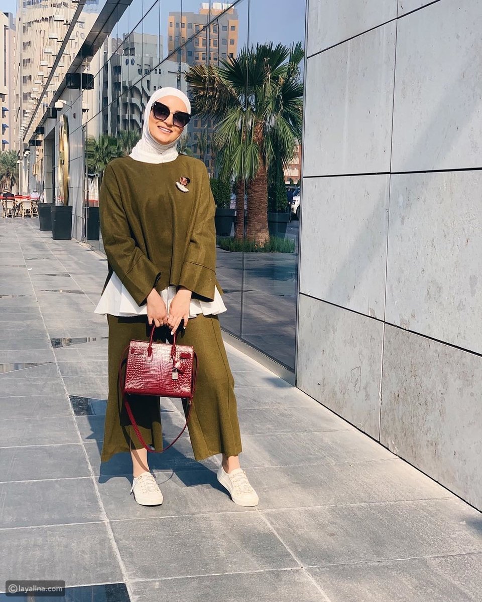 طرق جذابة وراقية مختلفة لارتداء الحجاب الأبيض على طريقة دلال الدوب
