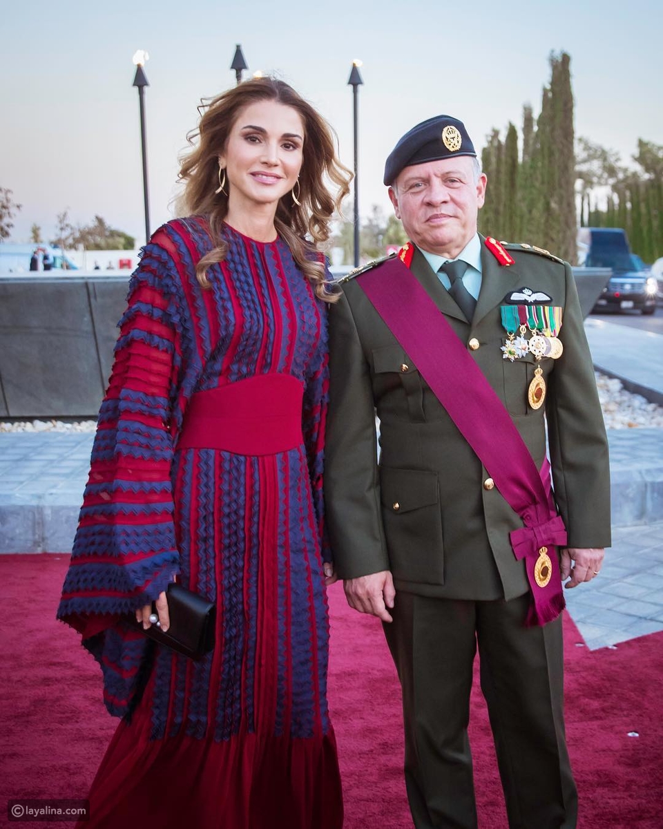 أزياء الملكة رانيا تعبر عن التراث بطريقة أنيقة