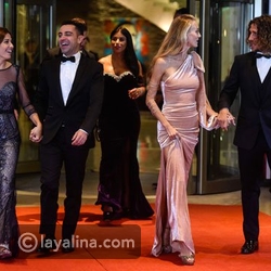 لاعبو الكرة أصدقاء ميسي مع زوجاتهم