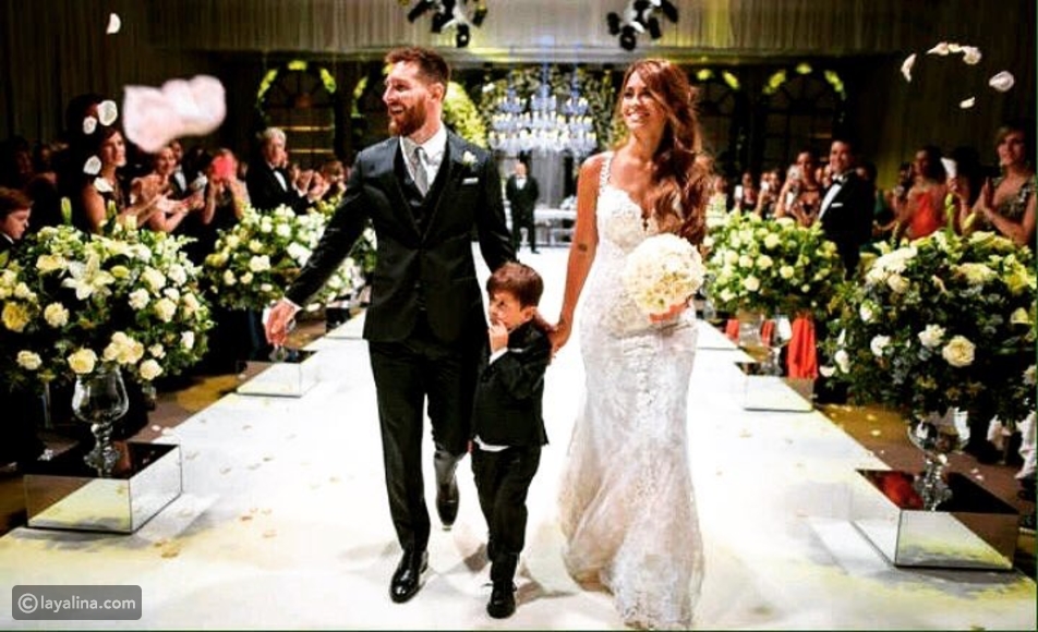 ميسي وزوجته مع ابنهما