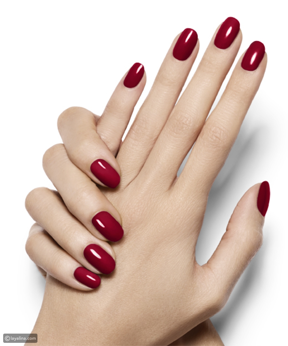 درجات المناكير الاحمر للبنات موضه