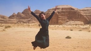 شاهدي ريا أبي راشد في أحضان الطبيعة خلال جولتها السياحية في السعودية