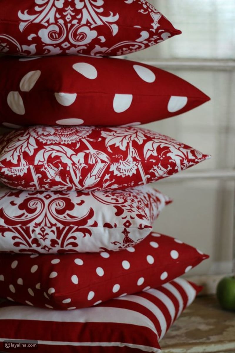 ديكورات معيشة باللون الأحمر لمنزل