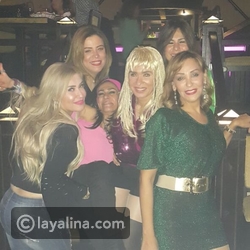 دينا مع صديقاتها