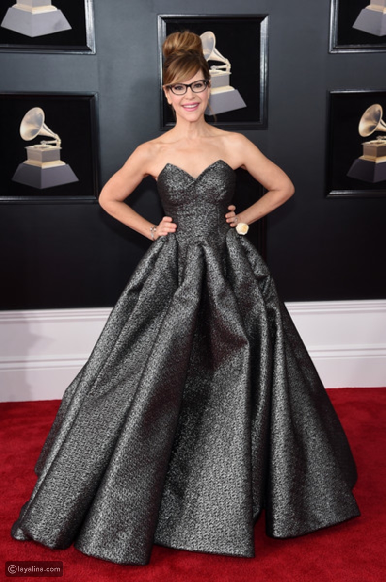 ليزا لوب بفستان فضي بتنورة واسعة بحفل Grammy Awards 2018
