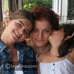 بلين كاراهان مع والدتها في لقطة نادرة