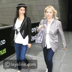 بيرين سات مع والدتها