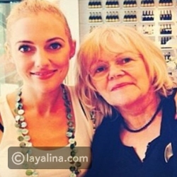 الممثلة التركية مريم أوزيرلي مع والدتها