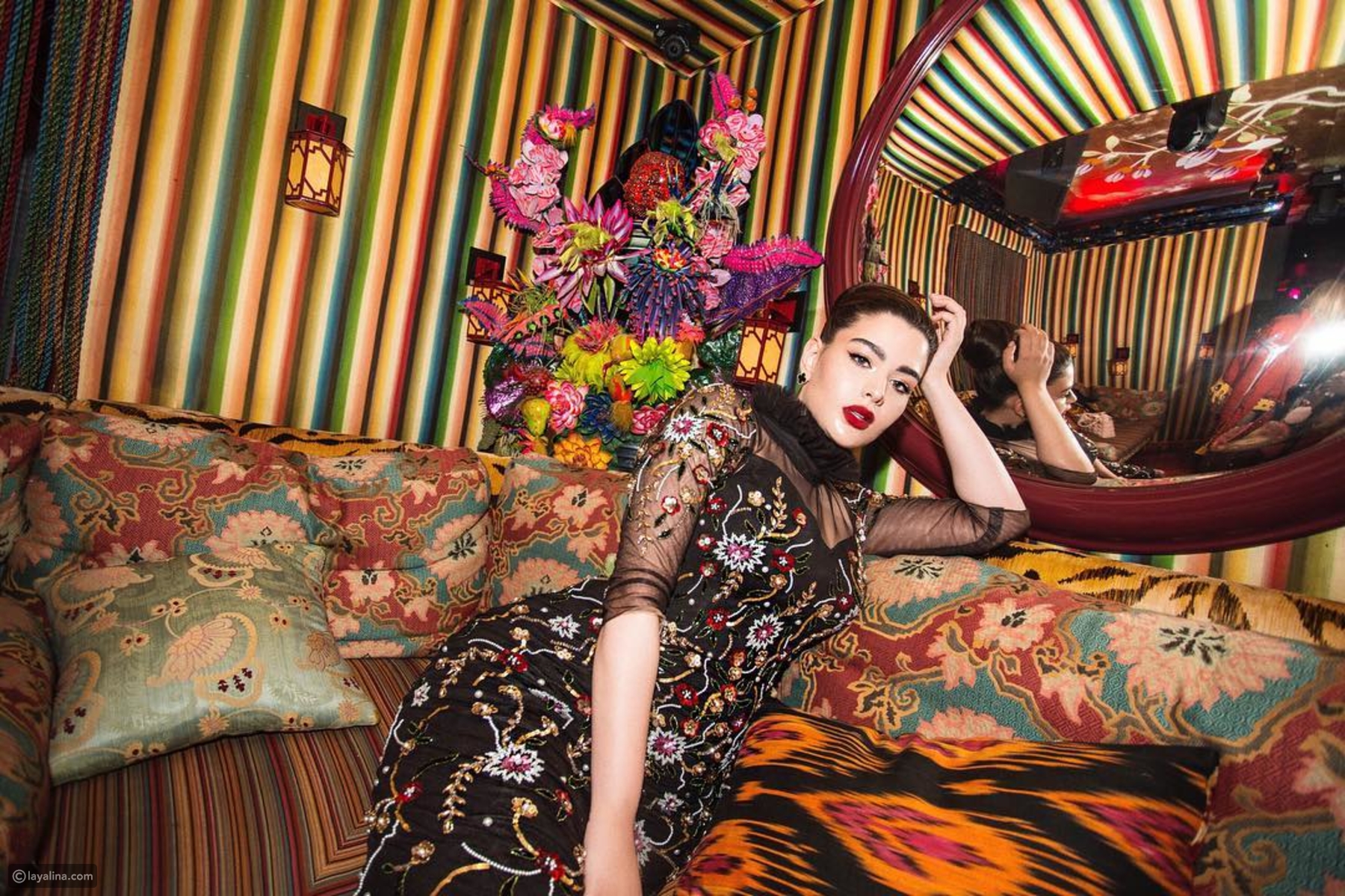 مكياج باللون الاحمر الفاشينيستا روان