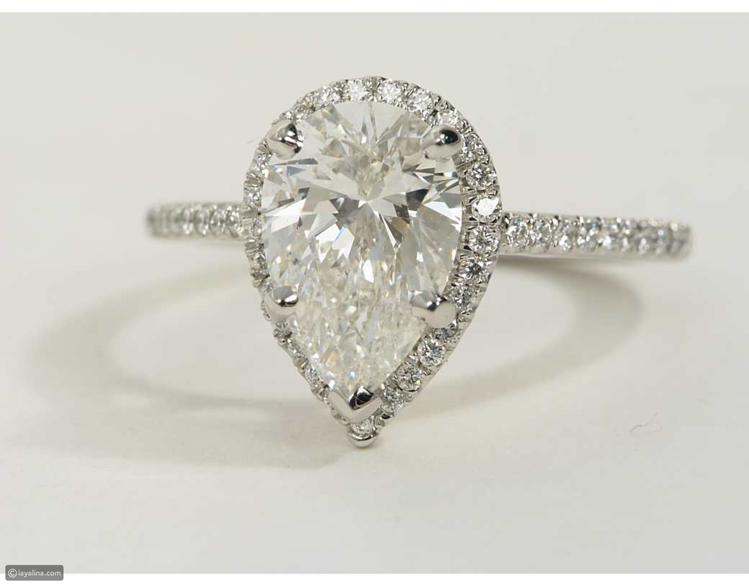 خاتم خطوبة بشكل حبة الكمثري