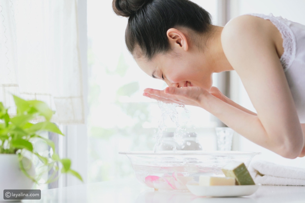 طرق تنظيف البشرة الدهنية في المنزل