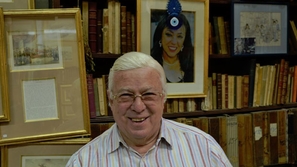 صور مراسم دفن حسن كامي كشفت قبره الفخم المزين بماء الذهب!