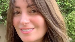 مايوه وكلب وصحبة: نرمين الفقي تبدأ عطلتها الصيفية من الحجر المنزلي