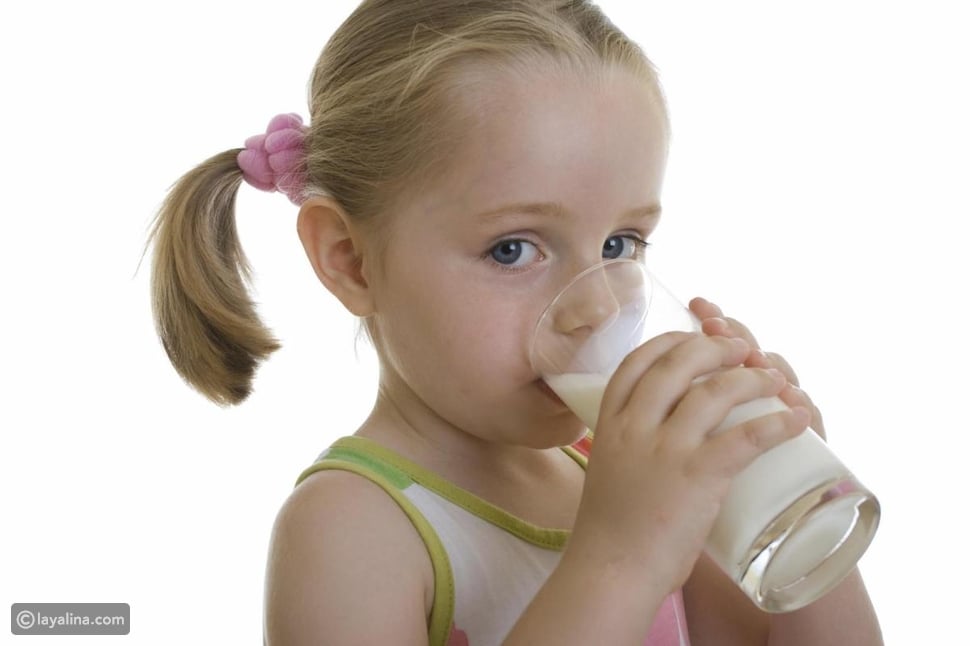 تقديم حليب الأبقار للطفل