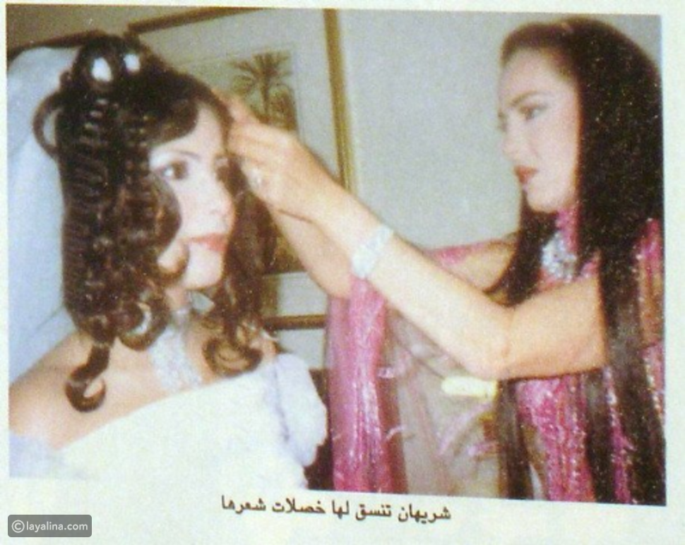 صور نادرة لشريهان تساعد العروس منى زكي في زفافها إلى أحمد حلمي
