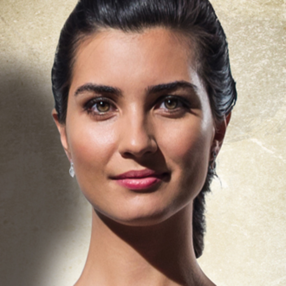 الممثله التركيه توبا قبل عمليه التجميل