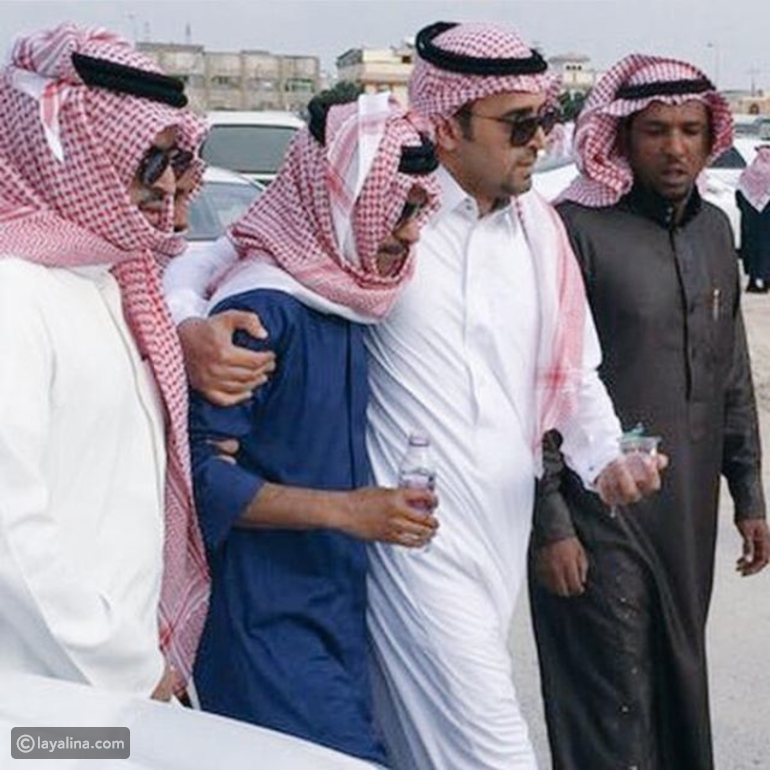 صورة مؤثرة للفنان رابح صقر أثناء تشيع جنازة والدته ليالينا