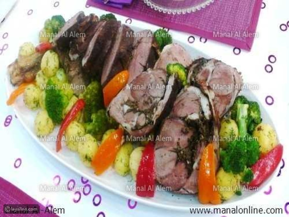 فخذ الخروف المشوي بأسلوب منال العالم