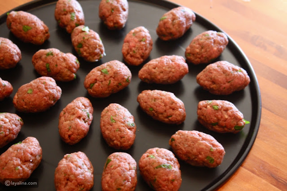 كفتة مشوية بصلصة الطماطم الحارة