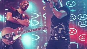 حفل في بيت الجمهور: هكذا تحدى فريق مسار إجباري فيروس كورونا