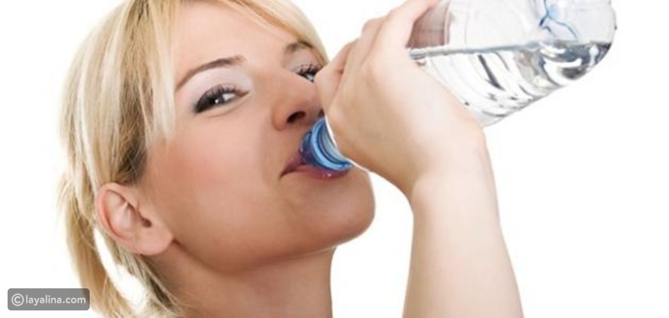 أهم فوائد شرب الماء الساخن على الريق