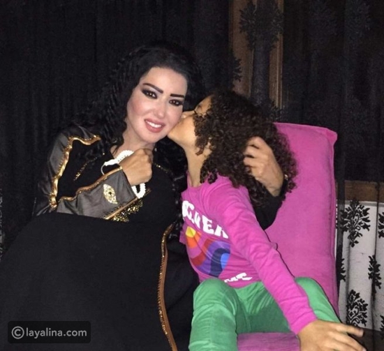 سمية الخشاب مع الطفلة