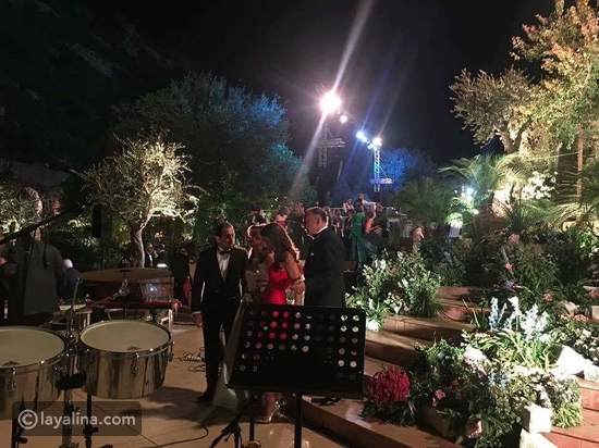 صورة تظهر ديكور حفل زفاف لارا إسكندر