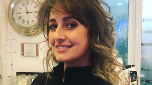 شاهدوا حلا شيحة تتألق بفستان ساحر في أول جلسة تصوير بعد خلعها الحجاب