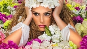 صور دنيا عبد العزيز توجه انتقاد لاذع للفنانات المحجبات