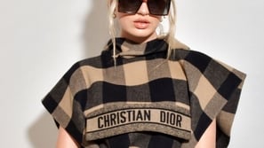 جميع المشاهير اتفقوا على هذا الاتجاه في عرض أزياء Dior