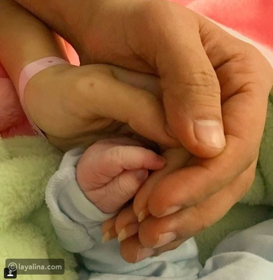 كارمن سليمان وطفلها زين في أول صورة بعد الولادة