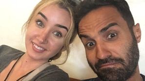 أحمد فهمي يتعرض لإصابة بالغة وهكذا ساندته خطيبته هنا الزاهد في ألمه