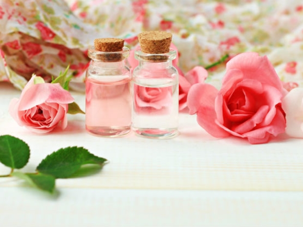 ماء الورد لحب الشباب