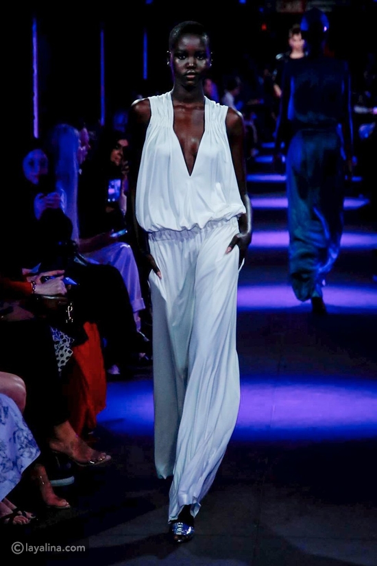 الصقيع خلف السودان عرض ازياء بيجامات